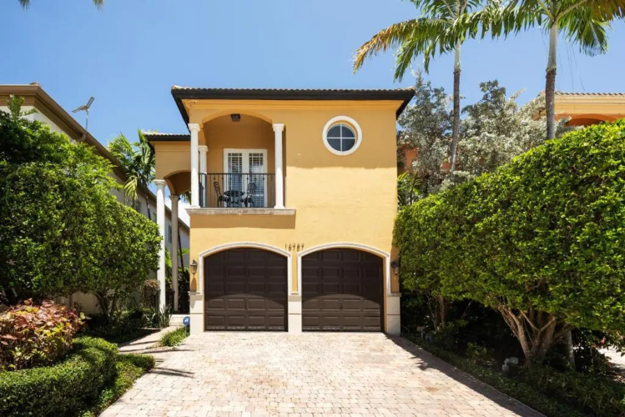 Luxury Spanish Villa 4 Bedroom 4 Bathroom Pool Sunny Isles