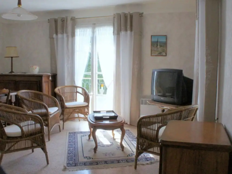 Lovely Holiday Home in Saint-saturnin-lès-apt With Pool