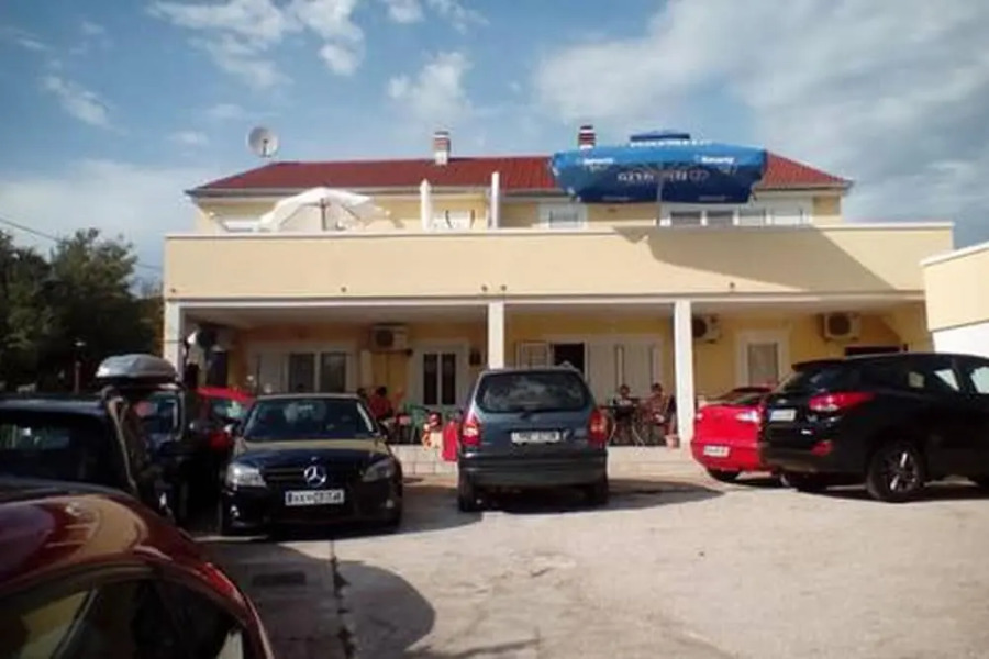 Apartments Lacmanovic