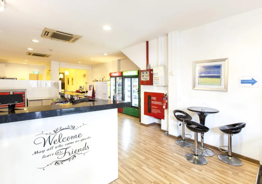 New Society Backpackers Hotel - Hostel