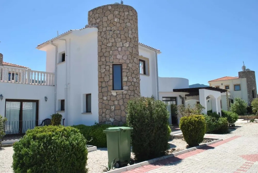 Villa Sunset 4 by Amy Villas