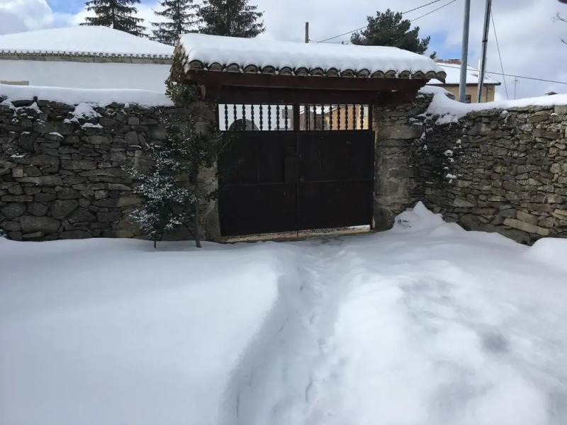 House With 4 Bedrooms in Navarredonda de Gredos, With Wonderful Mountain View, Enclosed Garden and Wifi - 65 km From the Slopes