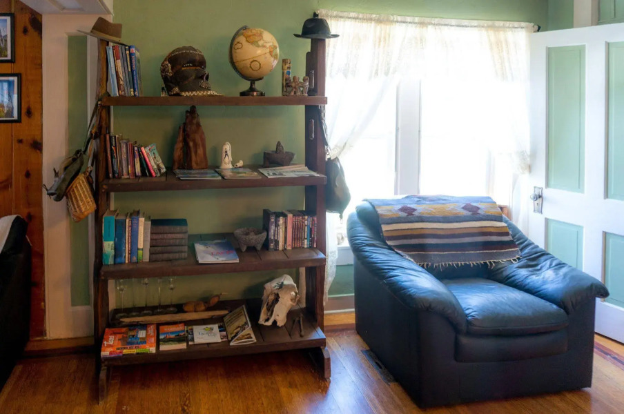 Indiana Jones Bed & Breakfast