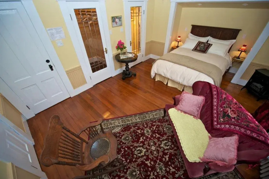 Clayburn Village Bed and Breakfast