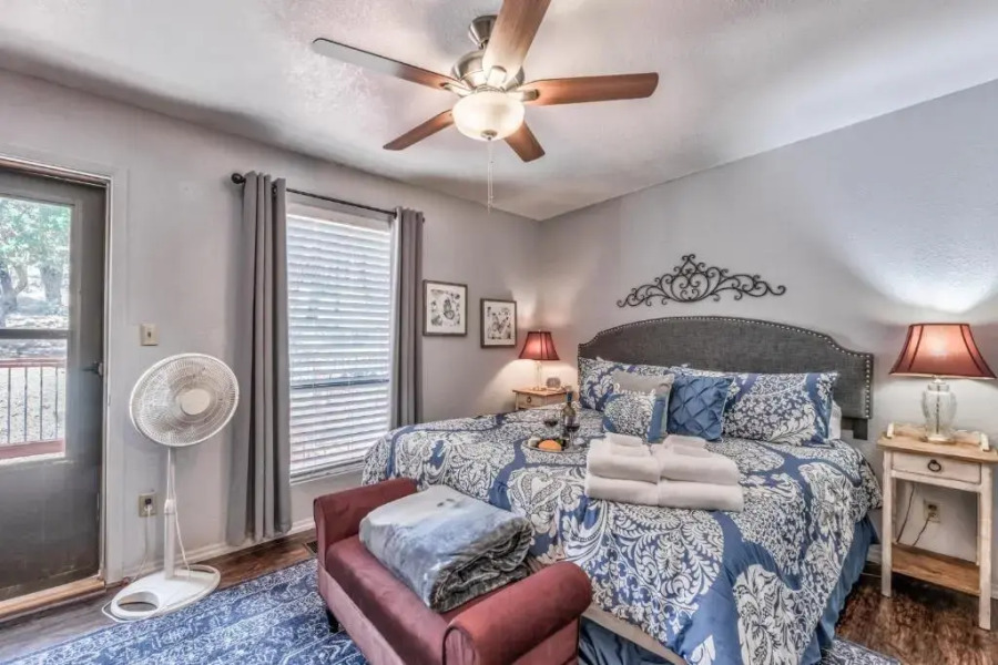 Cozy Up Haus, 3BRs, Game Room, Deck, Wi-Fi, Sleeps 8