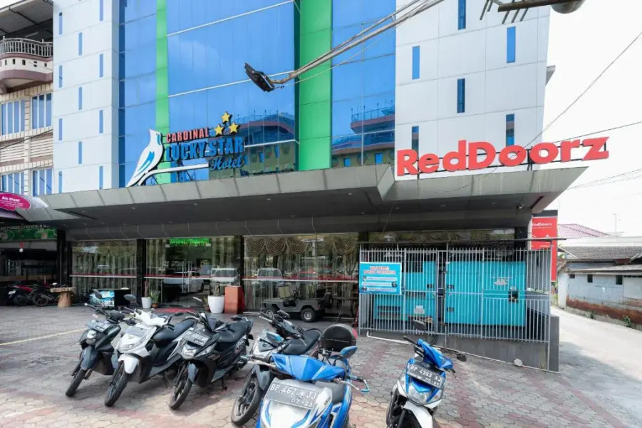 RedDoorz Premium near Grand Batam Mall