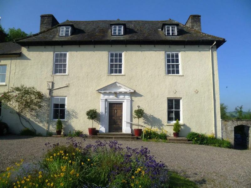 Aberllynfi House