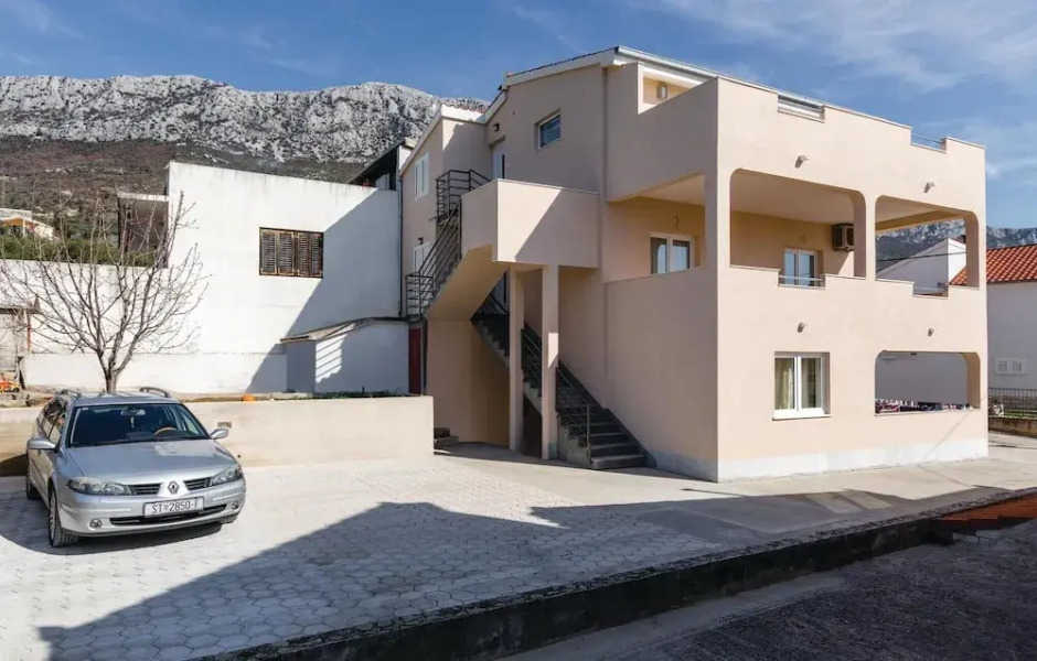 Stunning Home in Kastel Gomilica With Wifi and 2 Bedrooms
