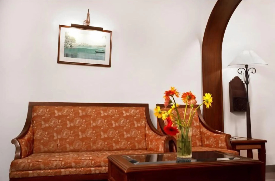 Sterling Lake Palace Alleppey