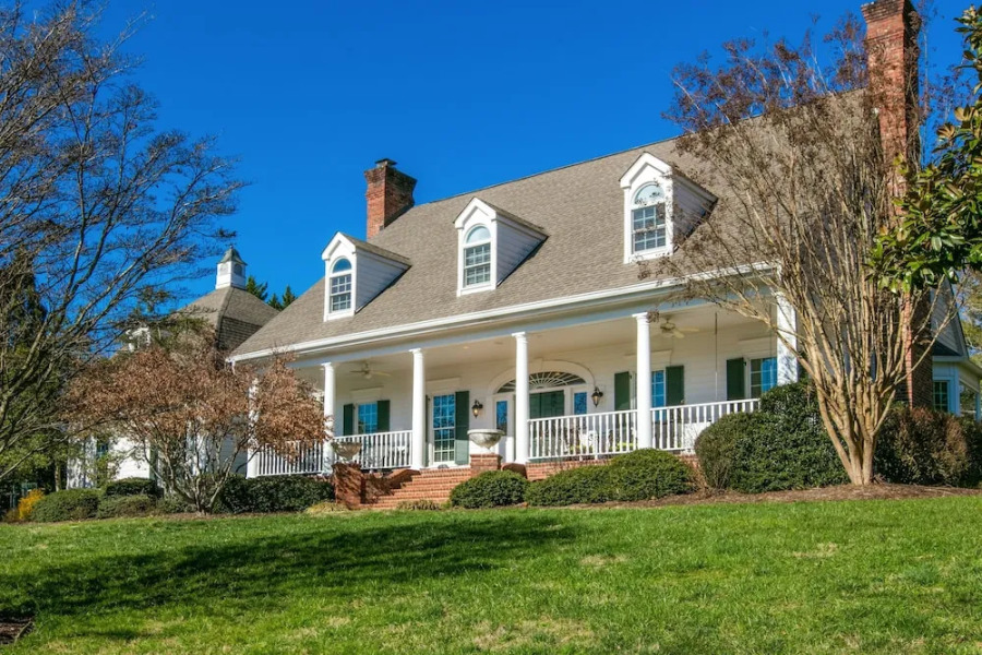 Hart House- A Luxurious Asheville Vacation Country ! 6 Bedroom Home