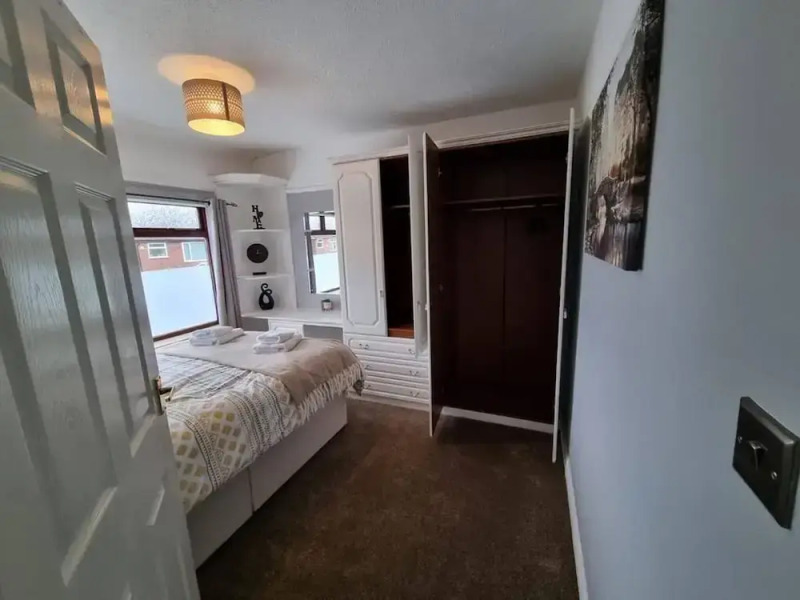 3 Bed Spacious House With Parking