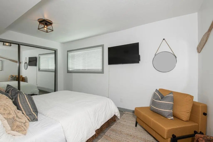 South Bayfront Entire Home 6 bed / 4.5 bath