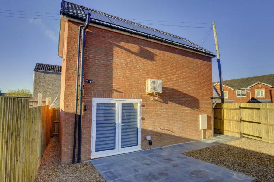 Modern 2BR House & Private Parking & Kid-friendly