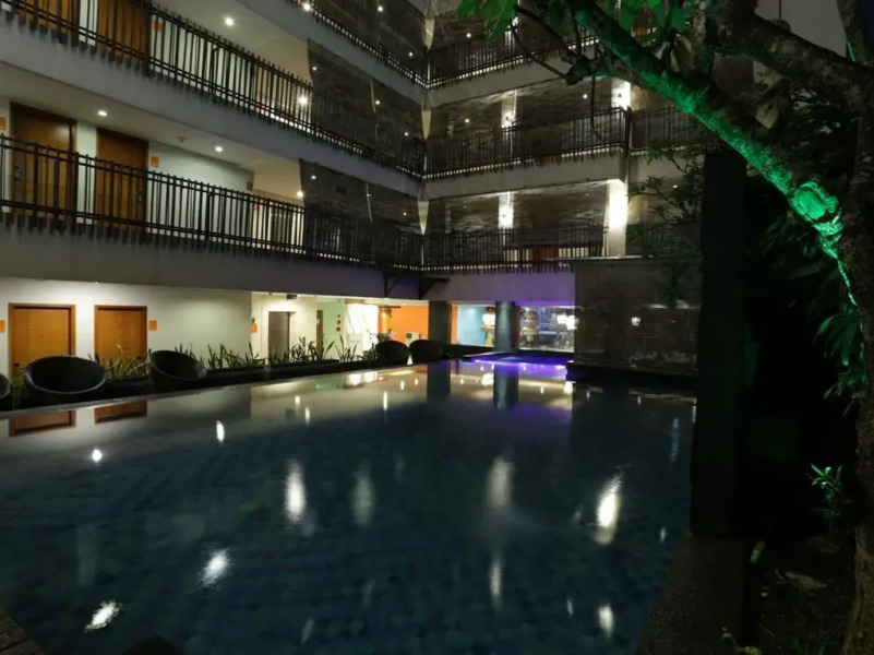 RedDoorz @ Sunset Road Kuta