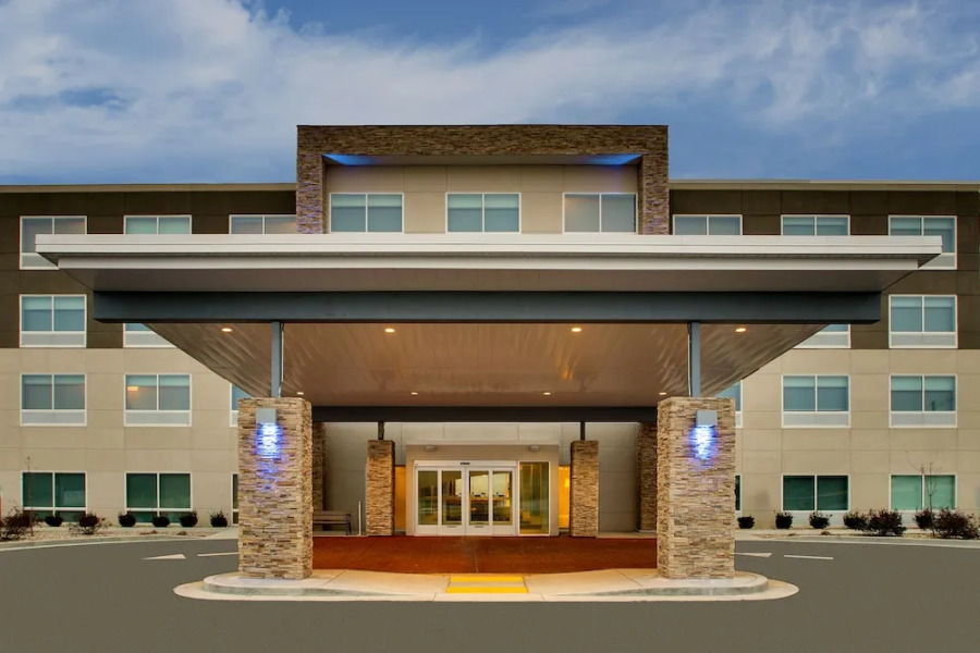 Holiday Inn Express & Suites Mt Sterling North, an IHG Hotel