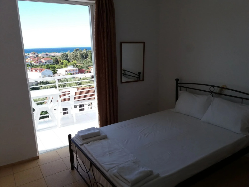 Yanna Studios & Apartments