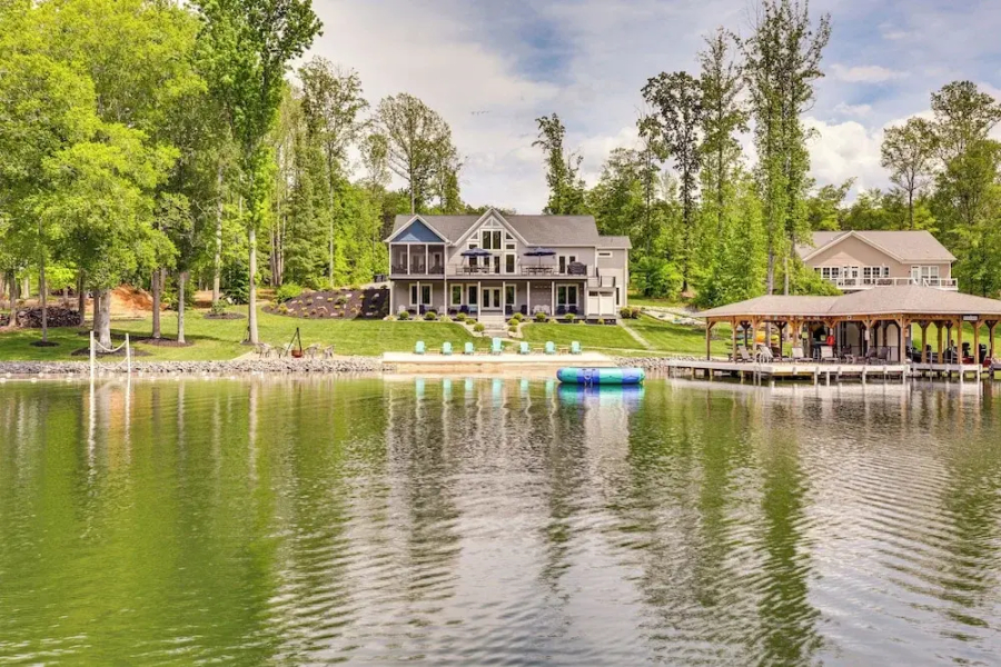 Waterfront Lake Anna Home w/ Dock, Beach & Kayaks!