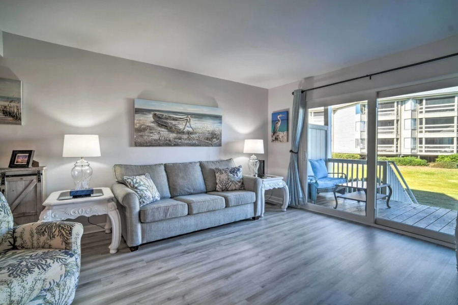 Steps to Pool & Beach: St. Helena Island Escape!