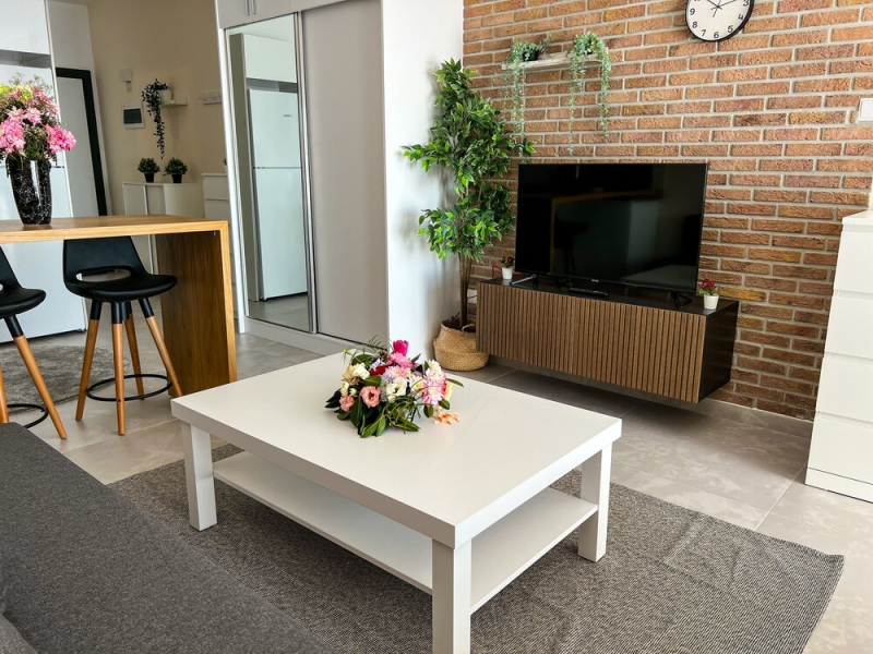 Isabella Pool Apartments