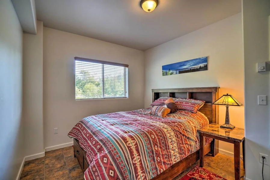 Family Retreat ~ 8 Mi to Downtown + Bishops Beach!