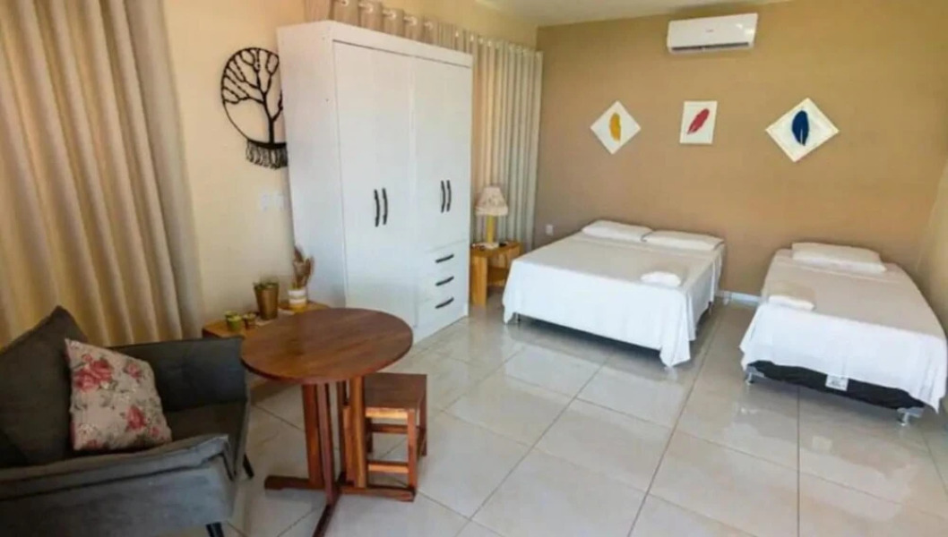 Chal Aconchegante com Vista Jardim em Vila - 04