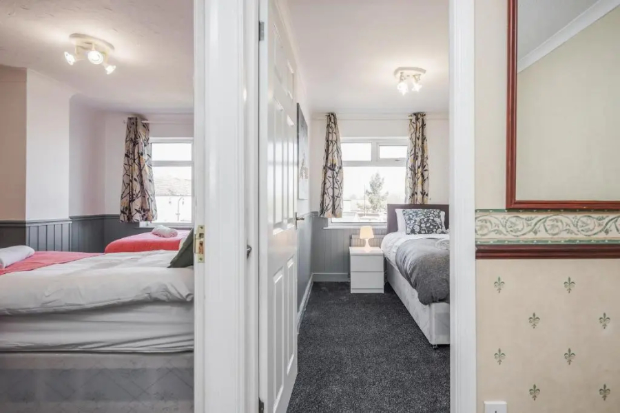 TMS Spacious 3-bed House! Tilbury! Free Parking!