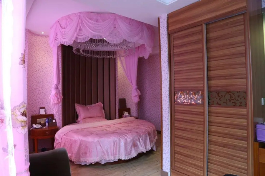 Golden Moon Business Hotel