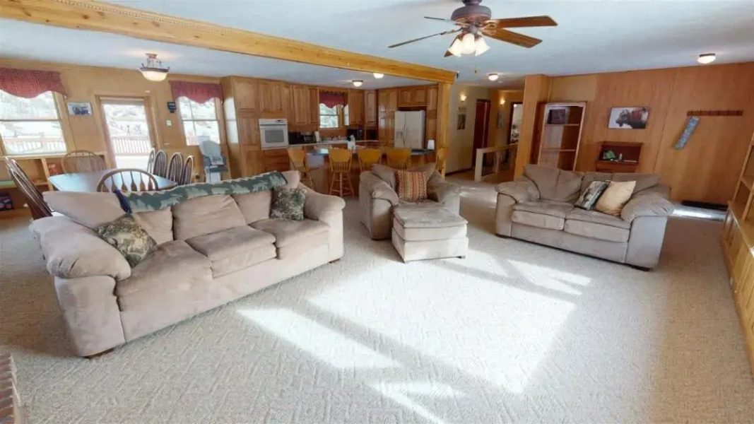 Dog Friendly Elk Ridge with Hot Tub by AAA Red Lodge Rentals