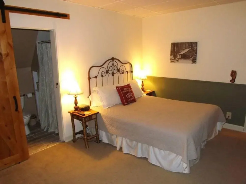Geyser Lodge