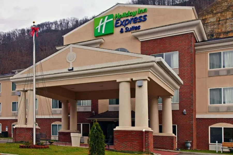 Holiday Inn Express & Suites Logan