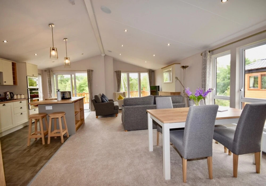 Bluebell is a Stunning Lake Side Lodge Sleeps 4 Close to Ryde