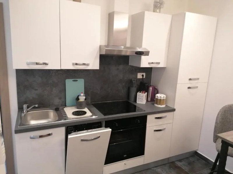 4 separate apartmens private pool 20people max