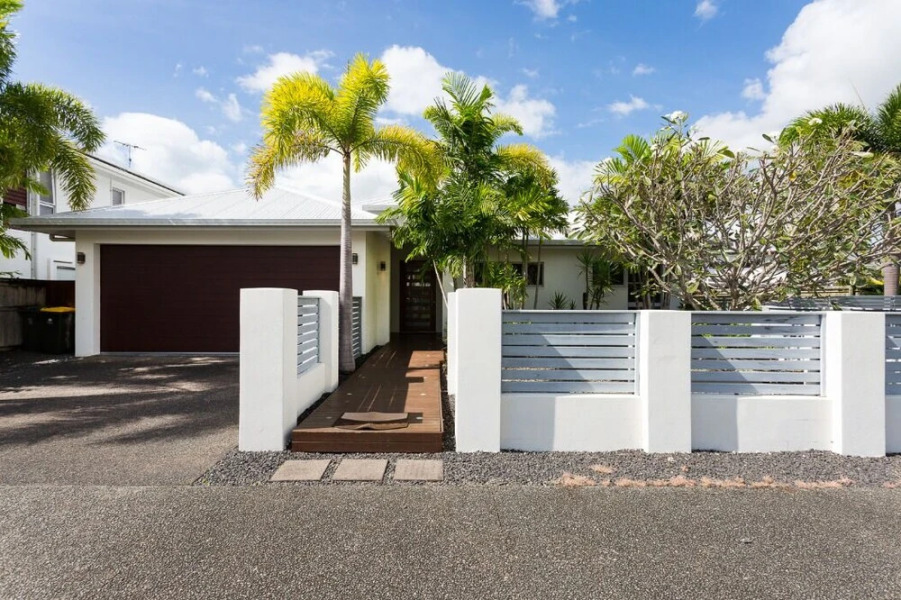Cairns Beaches Home With Water View