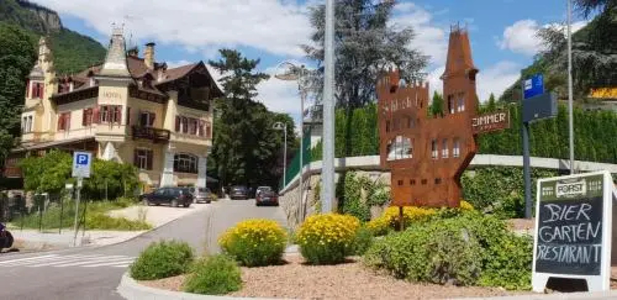 Vintage Castle "Schlosshof " Biker Hotel & B&B