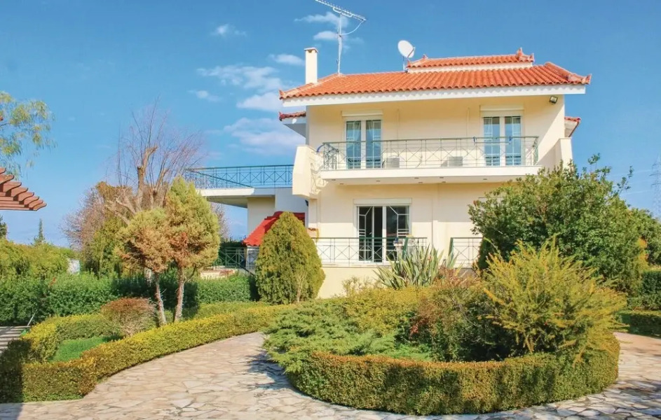 Beautiful Home in Xilokastro With 5 Bedrooms, Outdoor Swimming Pool and Swimming Pool