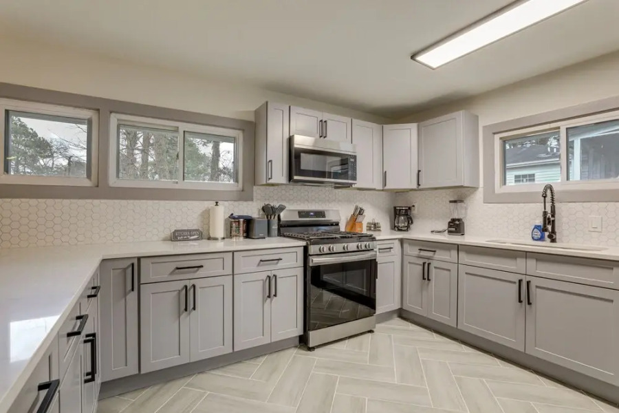 Stylish Decatur Home w/ Patio: 10 Mi to Atlanta!