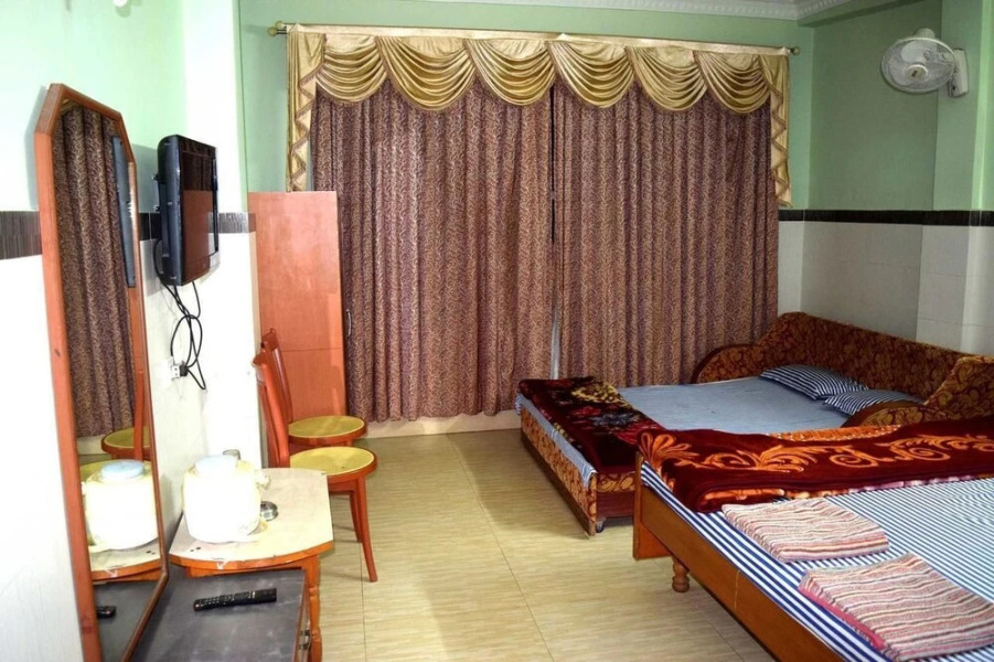 Hotel Charu
