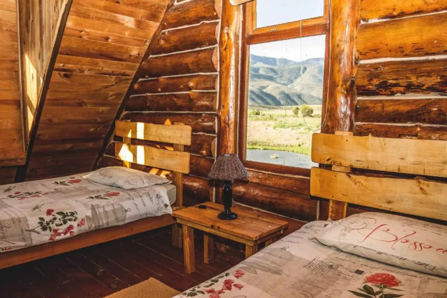 A Log Home at Buffalo Creek