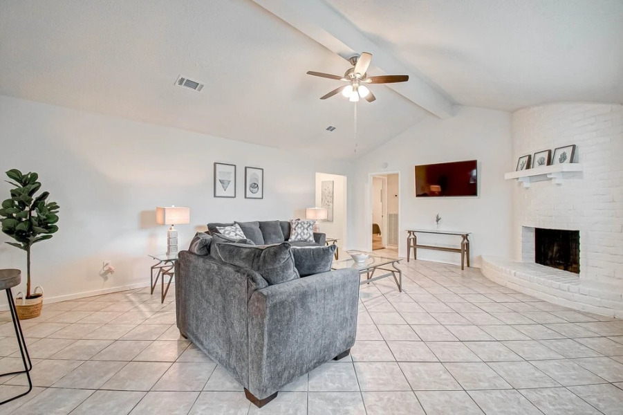 Ash Haven in Spring, Wifi, Extended Stay, Pet Friendly