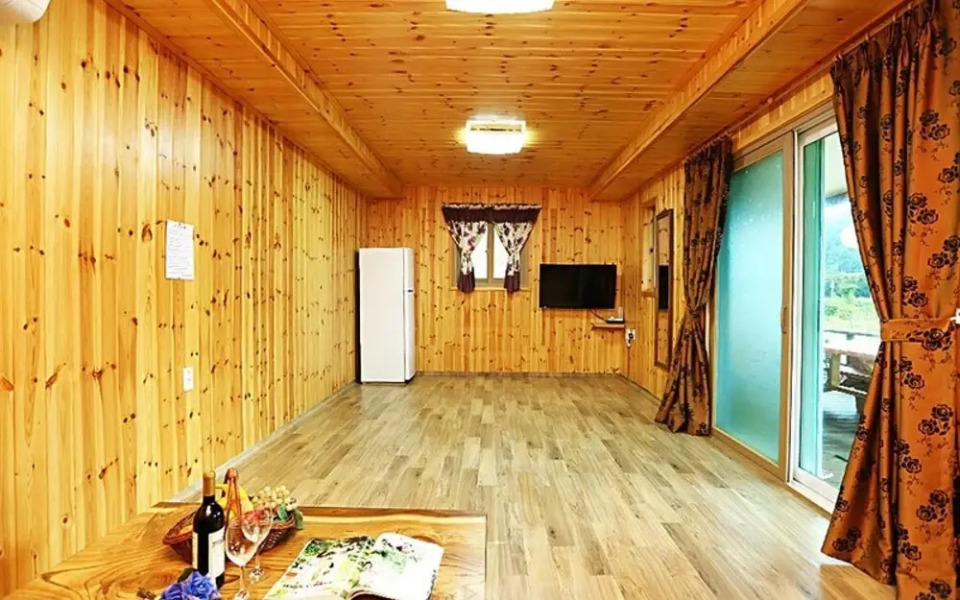 Cheongdo Mountains Bed and Breakfast