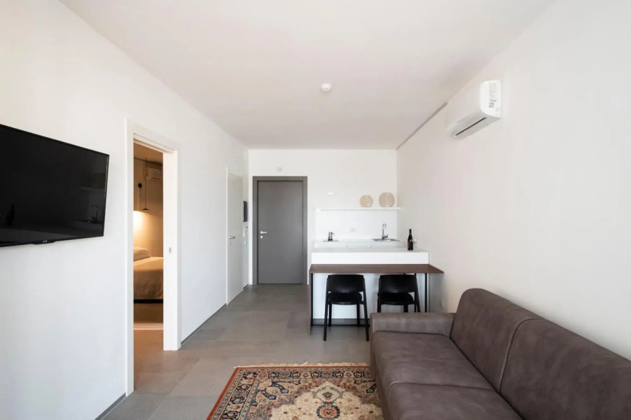 Alkamuri Posh Hotel Spa 107 Jacuzzi Suite