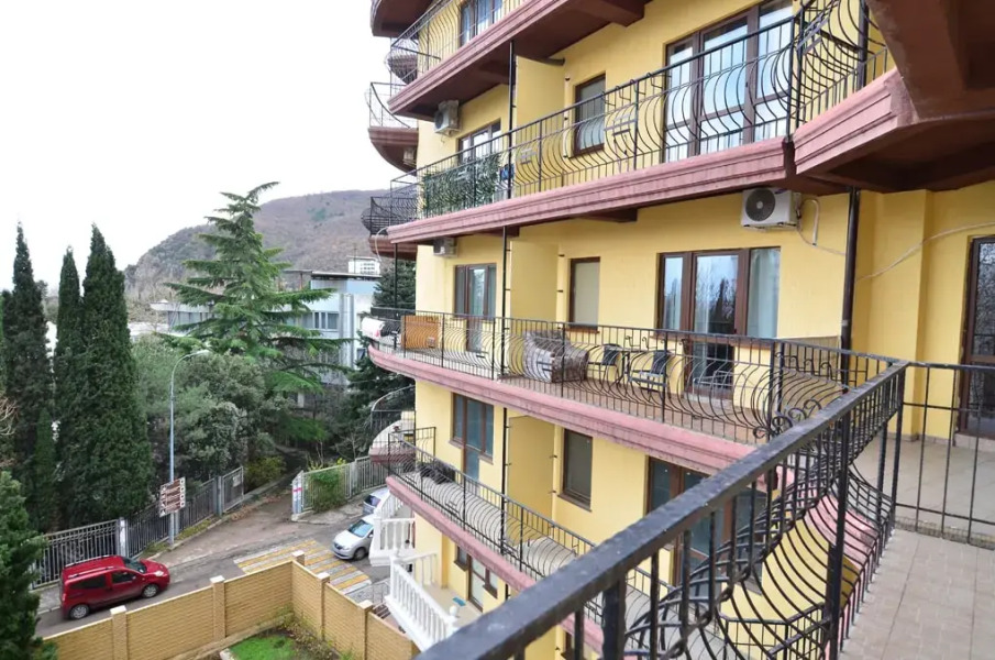 Дельфин (Партенит)