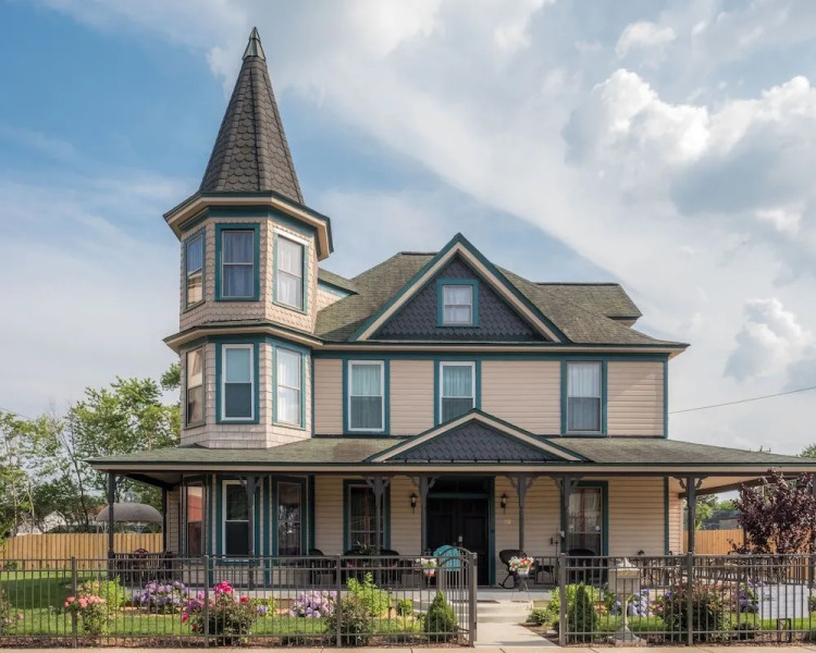 Dennison Street Inn Bed & Breakfast