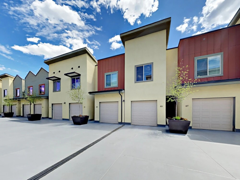 2BR Hot Tub Condo in Newpark by RedAwning