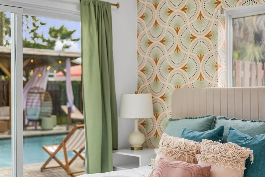 4BR Oasis Pool Putting Green