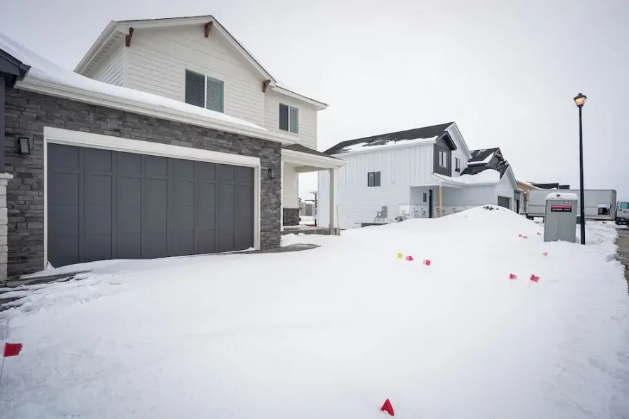 Family-friendly Townhome ~ 2 Mi to Windsor Lake!