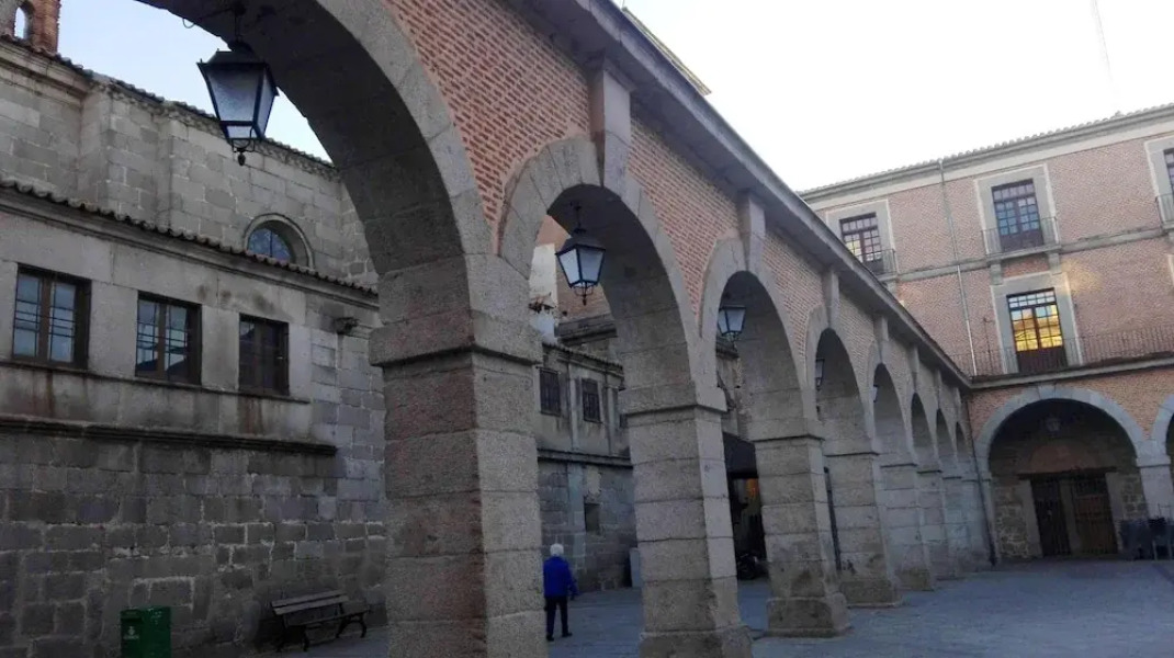 Chalet With 4 Bedrooms in Burgohondo, With Wonderful Mountain View and Enclosed Garden