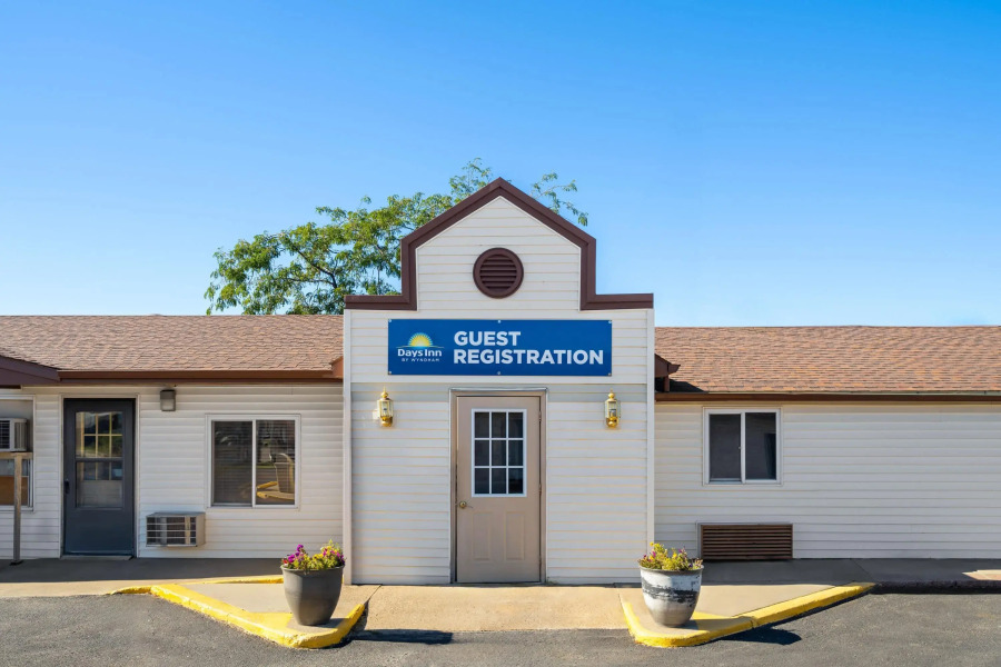 Days Inn by Wyndham Jamestown