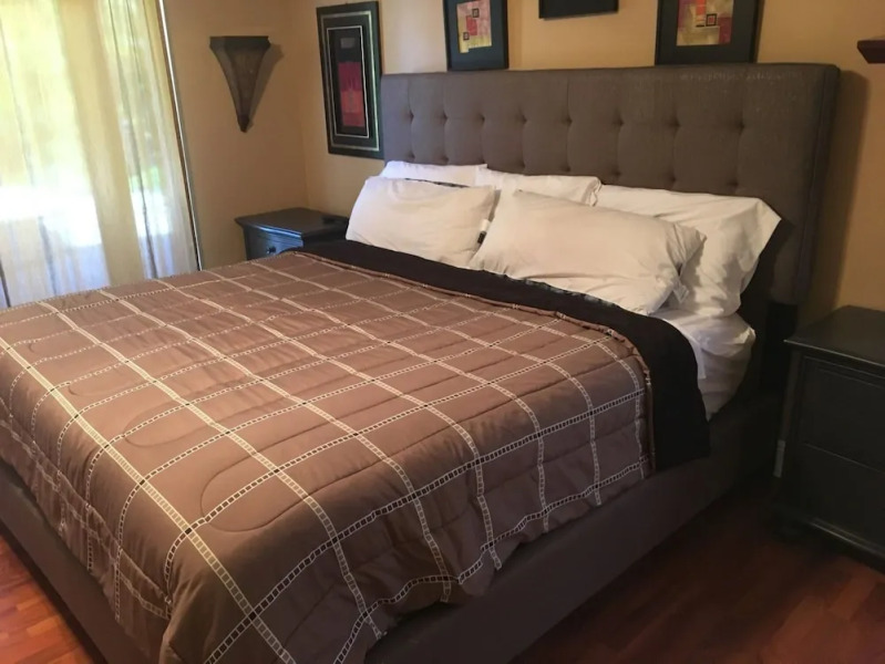 5 Miles to the Beach-Ives Place