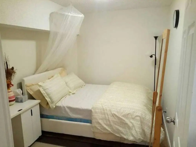 Beautiful Furnished Basement Suite In Airdrie